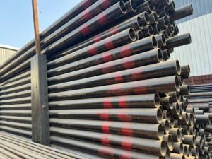 IS 3589 / IS 1239 ERW steel pipes stenciled on transport trailer for delivery